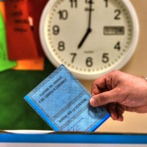 Sicilia, urne aperte in sessanta Comuni: ieri affluenza al 45,54 per cento