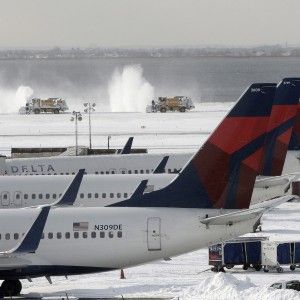 New York: aereo fuori pista, fermi per due ore i voli all'aereoporto JFK