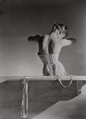 Londra, dalla Dietrich a Dal&igrave;: gli scatti di Horst P. Horst