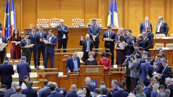 In Romania passa la mozione di sfiducia, cade il governo Bolojan