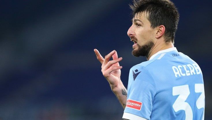Acerbi: "Nel 2022 ancora con la Lazio, ma andrei volentieri in Premier League"