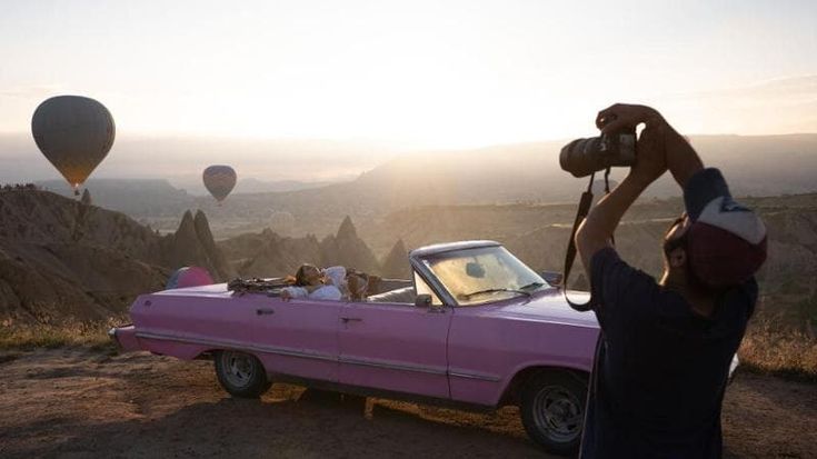 Cappadocia, da eden a parco a tema: così un milione di influencer in mongolfiera svuota i villaggi