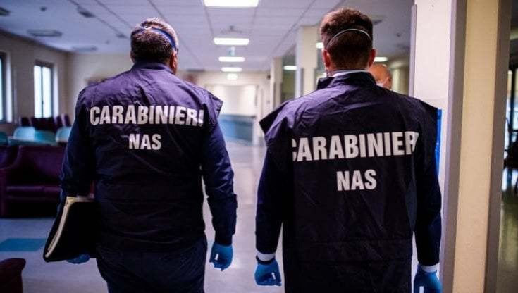 Mascherine cinesi non a norma: perquisizioni a Bolzano. Coinvolto il presidente Kompatscher