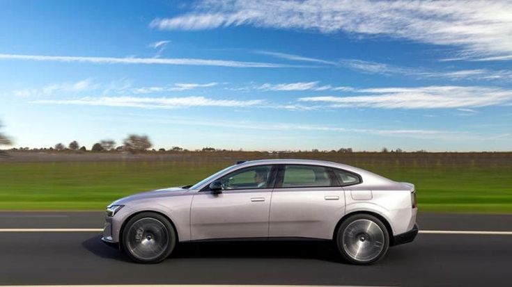 Volvo ES90, regina del silenzio. Come va la berlina elettrica con sistema a 800 volt