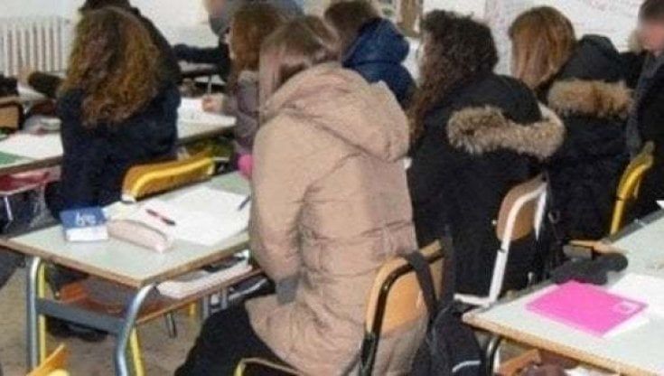 Scuole al freddo a Genova, tra austerity e impianti vecchi: proteste e scioperi dalle elementari alle superiori 
