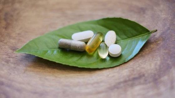 "Integratori alle erbe? Sono naturali, ma consultate sempre il medico"