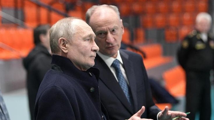 Il trono di spade di Putin: promuove tutti per restare zar