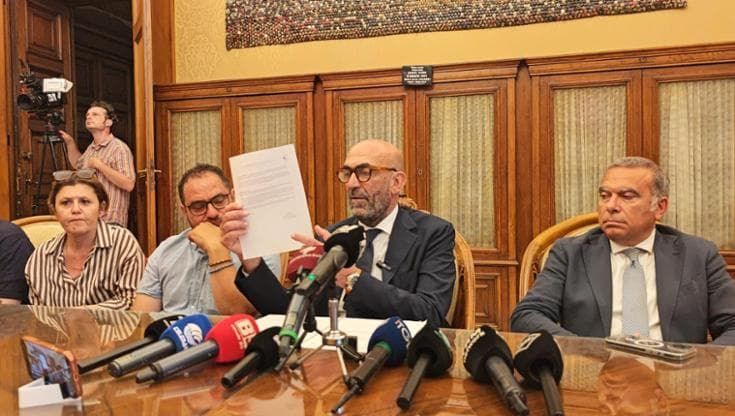 Bari, De Laurentiis accetta le condizioni del sindaco. Leccese: “Pronto a firmare per lo stadio”