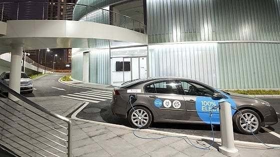 Auto elettrica, super batteria ricaricabile in 15 secondi