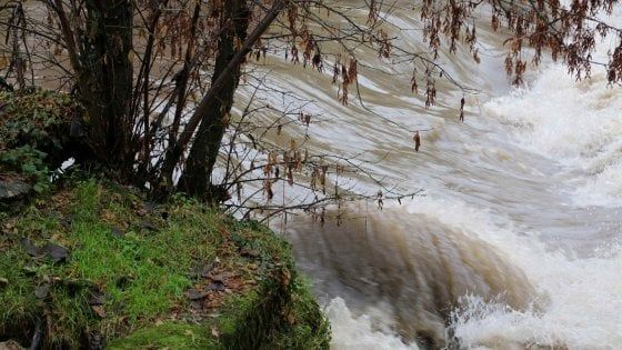 Maltempo, la piena del Po entra in Lombardia: codice rosso per i fiumi tutti a rischio esondazione