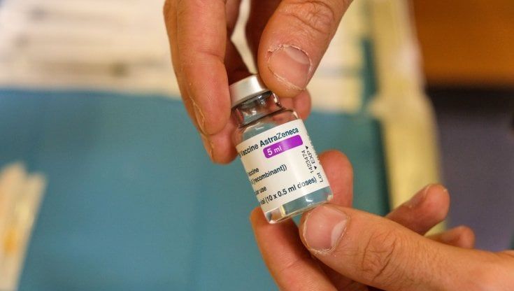Londra, il premier Johnson: "Farò il vaccino AstraZeneca"