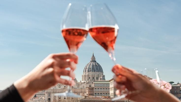 Roma vista dall’alto è una città da bere: i rooftop da visitare