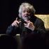 Beppe Grillo contestato da no-vax a Bologna. Lui agli abruzzesi: 