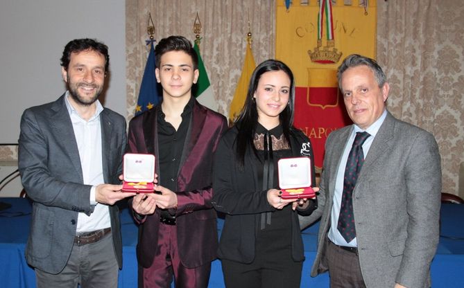 Le due giovani promesse napoletane di danza sportiva, ricevute da Borriello