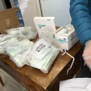Roma, la comunità cinese dell'Esquilino regala mascherine