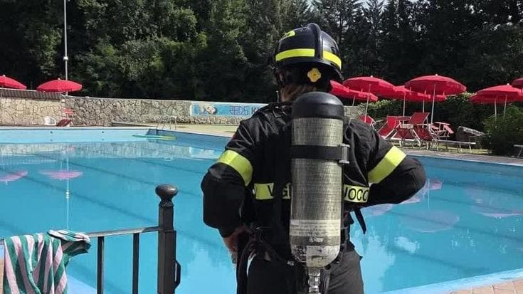 Fuga di cloro in piscina a Roma: dieci in ospedale, un bambino è grave
