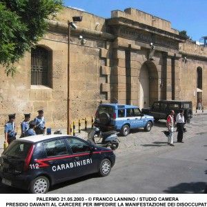Va a ristrutturare villino<br />mentre &egrave; ai domiciliari<br />e finisce all'Ucciardone