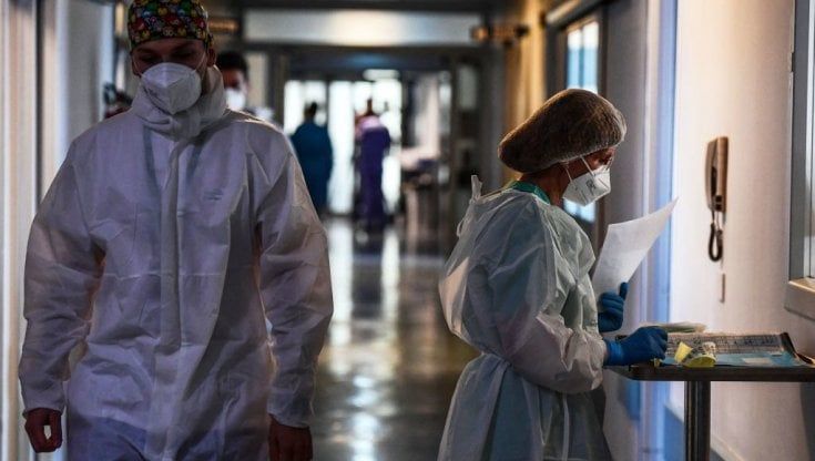 Long Covid, tanti studi e conclusioni spesso contrapposte. E una certezza: “Poco o tanto, il vaccino protegge”
