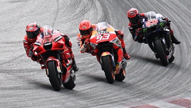 MotoGp, la pioggia decide il Gp d'Austria: vince Binder, secondo Bagnaia. Rossi ottavo. Il vincitore: "Ho avuto paura"