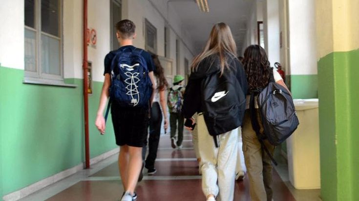 Iscrizioni alle superiori: classi già piene e zero posti, il rebus per chi cambia scuola
