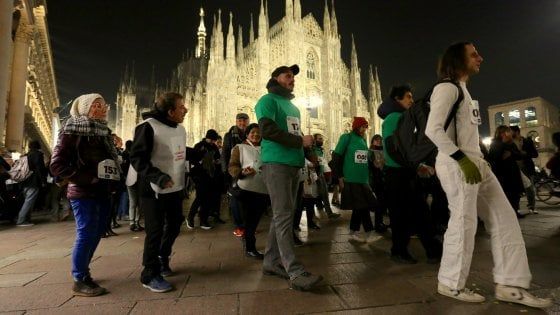 Milano, la corsa in slow motion per la giornata del volontariato: 300 metri in 30 minuti