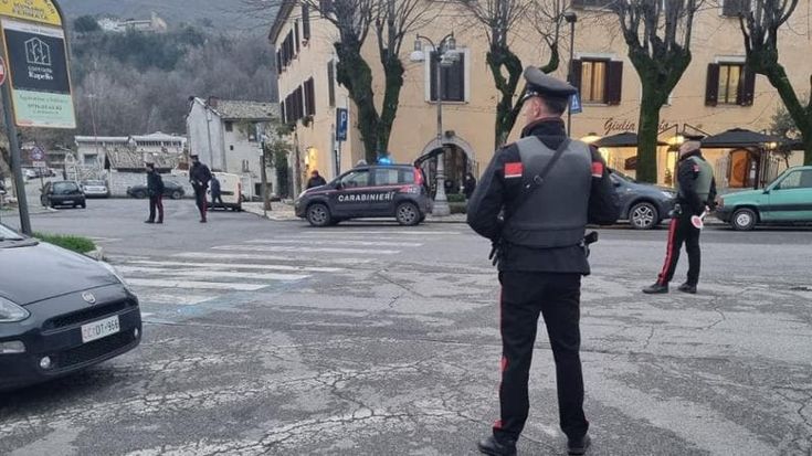 “Non mi hai pagato la droga”: baby pusher di 16 anni ricatta e minaccia quindicenne. Arrestato