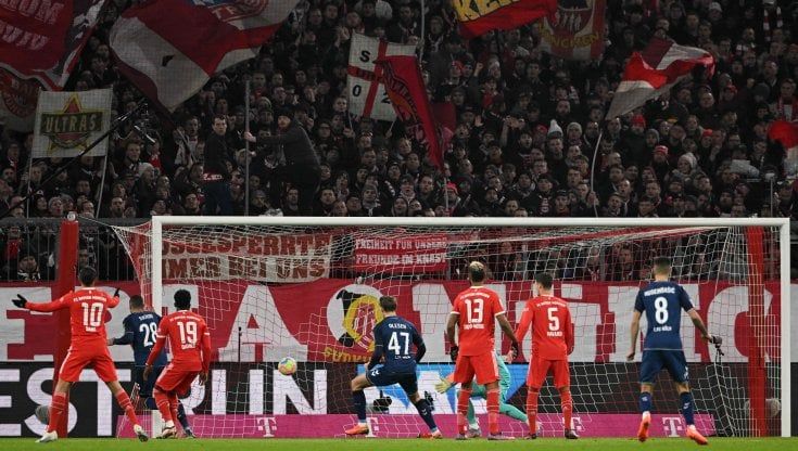 Bundesliga: Kimmich salva il Bayern, 1-1 con il Colonia al 90'. Il Lipsia accorcia a -4