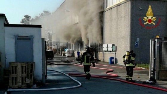 Incendio in una ditta farmaceutica ad Abbiategrasso: feriti due dipendenti
