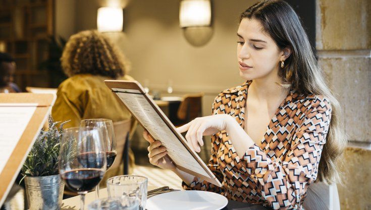 Tra nuovi ingredienti ed estetica pop, ecco come sono cambiati i menù dei ristoranti