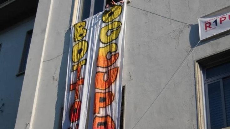 Occupato il liceo Bottoni: “Contro i tagli alla scuola dovuti all’aumento delle spese militari”