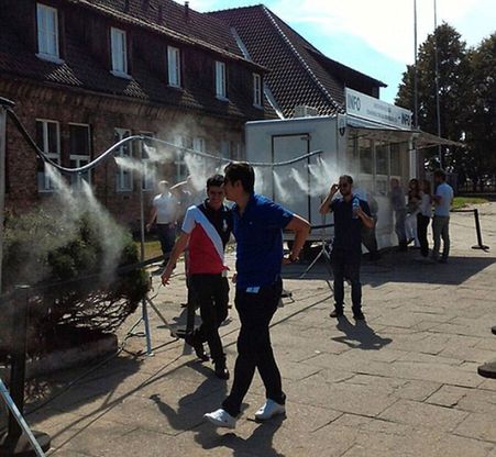 Auschwitz, la denuncia: docce come nebulizzatori contro il caldo