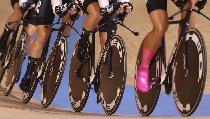 Ciclismo, il giallo della catena misteriosa