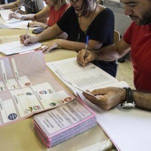  Voto municipi Roma, flop M5S: processo a Raggi E lei dà la colpa agli assessori