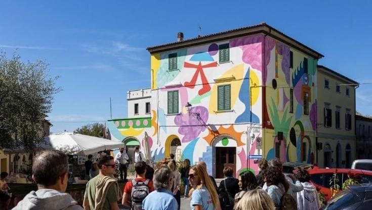 Arte murale e cultura contadina: a Riparbella la terza edizione de "La Collina delle Fiabe"