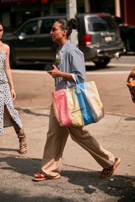 Le borse per l'estate: shopper colorate e multiuso 