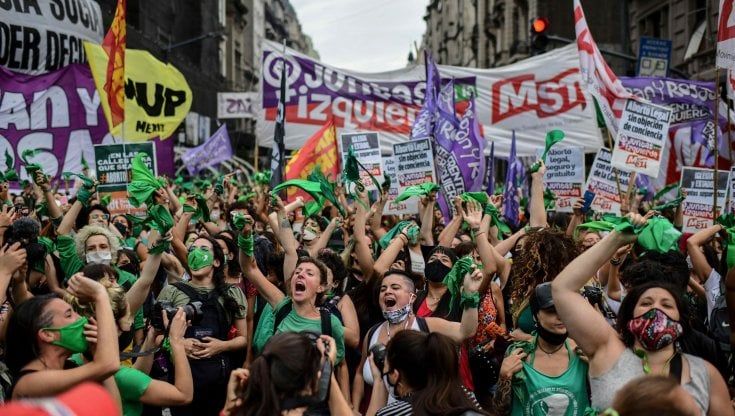 Argentina, la Camera approva il via libera all'aborto