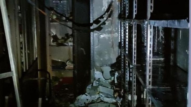 Incendio doloso distrugge aule e segreteria, a Rutigliano il Comune chiude la scuola