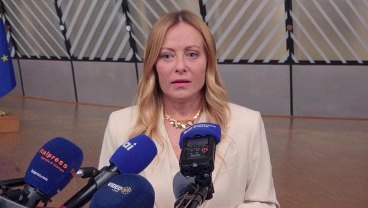 Migranti, Meloni: "Ho parlato con Sanchez, pronti a forme di cooperazione su controllo frontiere"