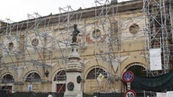Maltempo, cadono calcinacci dalla Vecchia dogana, paura ad Avellino 