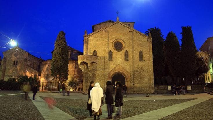 Luce, pace, speranza, fede: le parole di San Francesco illumineranno i simboli di Bologna