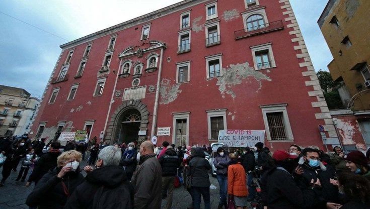 Covid, un camper per vaccinare i residenti del Rione Sanità