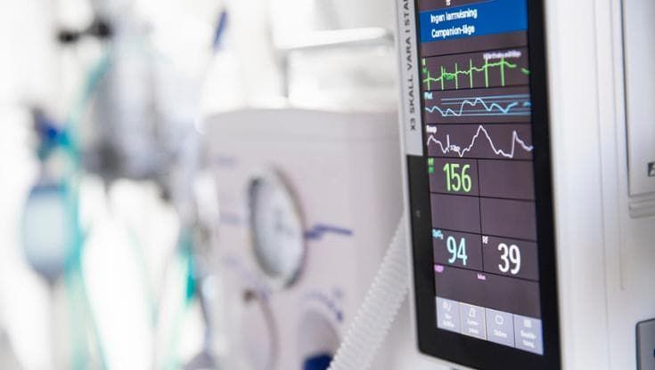 Lecce, arrestati primario di cardiologia e infermiera: visite private all’Asl, intascati 52mila euro