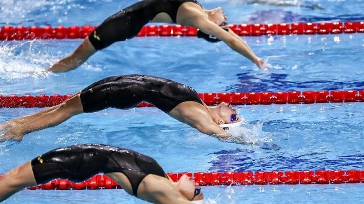 Nuoto, stop al bando per gli atleti russi: potranno gareggiare con inno e bandiera