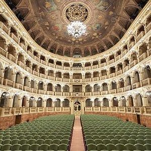 Nella via Zamboni di Bologna domenica risuona un chilometro di musica 