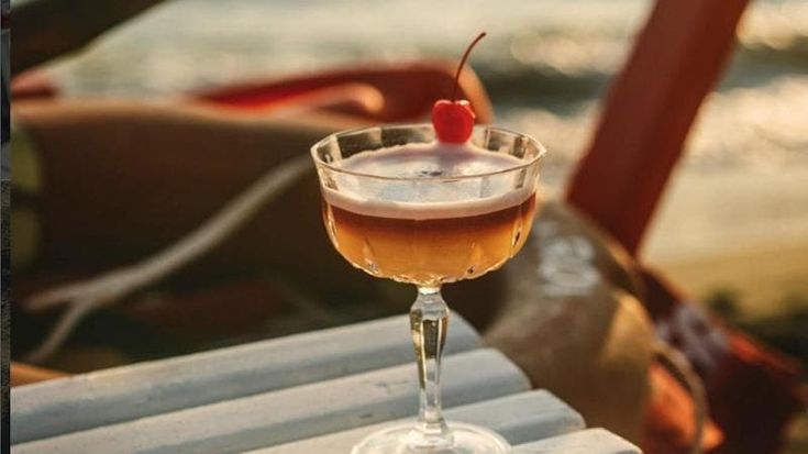 Aperitivo al tramonto sul litorale romano: i locali da Ostia a Santa Severa