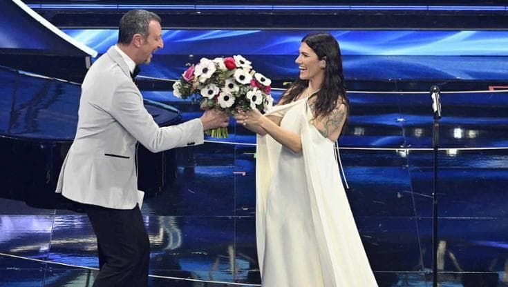 Sanremo 2022, Elisa torna in gara dopo 21 anni e conquista i social: "Un angelo"