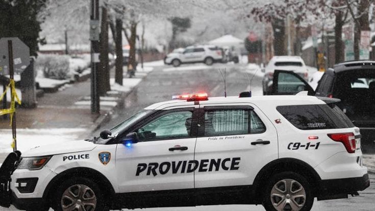 Usa, spari alla Brown University di Providence: due morti. È ancora caccia all’uomo