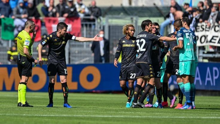 Venezia, Zanetti: "Un altro gol preso dopo il 94', ma alla salvezza ci credo"