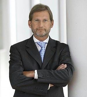 Hahn: "Ma quei soldi per investimenti<br />non potete toglierli dal deficit"