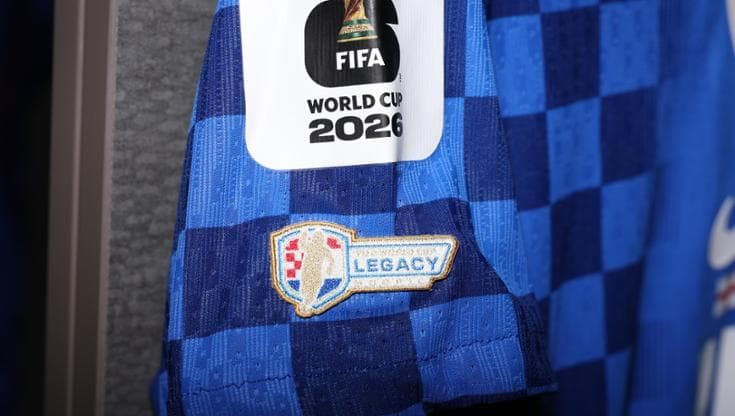 Da Messi a Mbappé, il mistero delle patch speciali sulle maglie dei Mondiali: ecco cosa significano